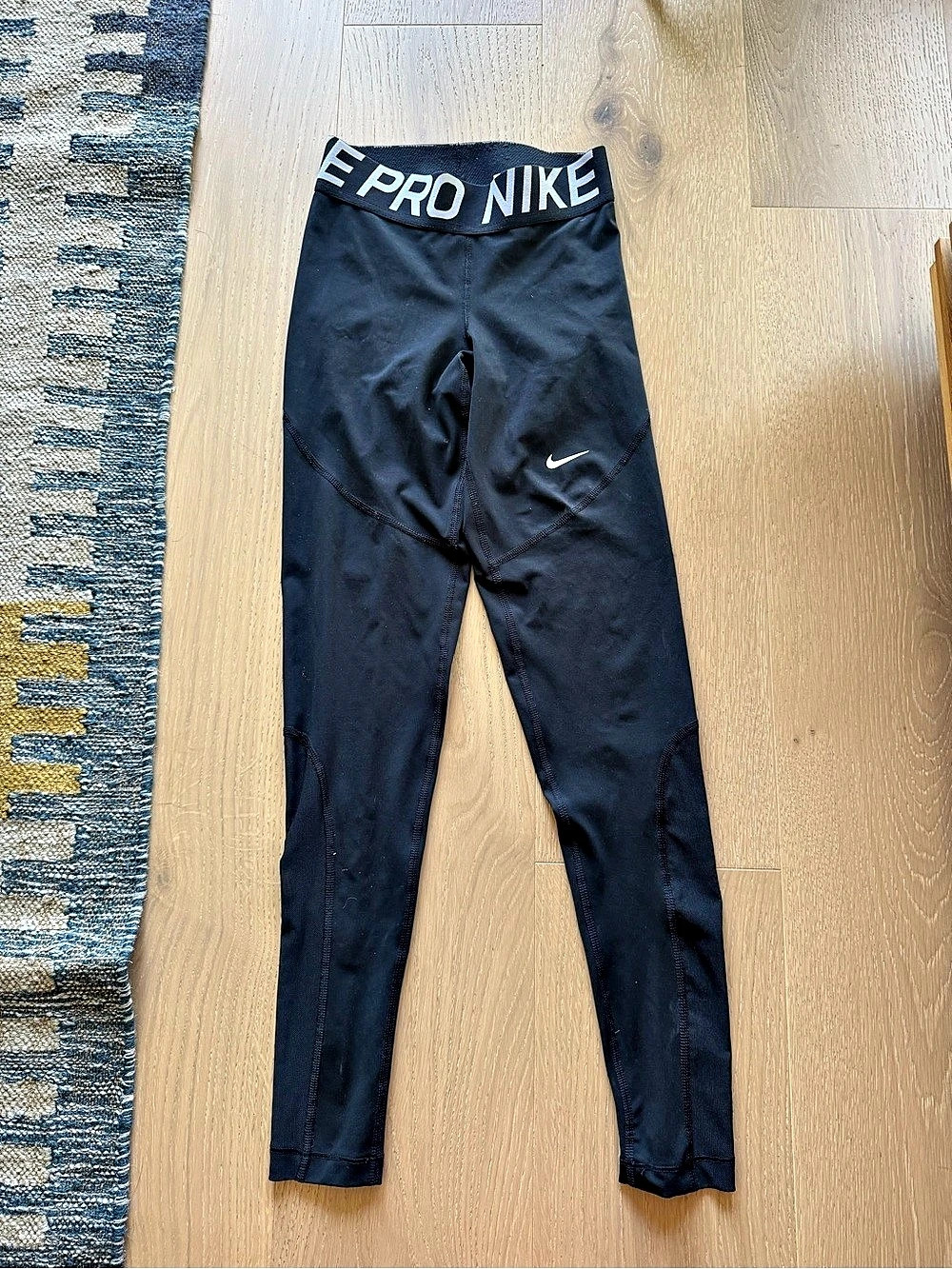 Nike Pro Mid-Rise Mesh-Paneled Cropped Leggings Black XS